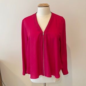 Rag and Bone blouse with zip fastening in the front. Long sleeve. Generous fit